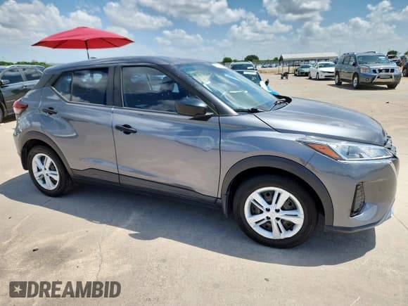 ✅ 2022 Nissan Kicks S • VIN: 3N1CP5BV8NL478145 • Lot: 61074325. Wystawiony na Copart z przebiegiem 52 697 mil. Bezpłatny archiwum sprzedaży aukcyjnych z USA i szczegółowy raport historii pojazdu na DreamBid. Zdjęcie 4.