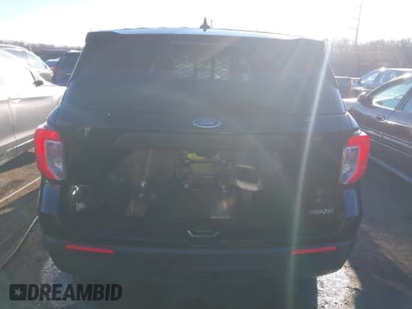 ✅ 2020 Ford Police Interceptor Utility • VIN: 1FM5K8AB6LGB84754 • Lot: 41489713. Wystawiony na IAAI z przebiegiem 76 028 mil. Bezpłatny archiwum sprzedaży aukcyjnych z USA i szczegółowy raport historii pojazdu na DreamBid. Zdjęcie 16.