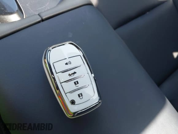 ✅ 2024 Toyota Crown XLE • VIN: JTDAAAAF4R3018149 • Lot: 42293604. Wystawiony na IAAI z przebiegiem 22 408 mil. Bezpłatny archiwum sprzedaży aukcyjnych z USA i szczegółowy raport historii pojazdu na DreamBid. Zdjęcie 11.