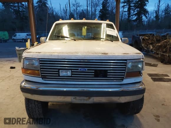 ✅ 1993 Ford F-350 • VIN: 2FTJW36G8PCA05829 • Lot: 43806375. Wystawiony na IAAI z przebiegiem Nie podano. Bezpłatny archiwum sprzedaży aukcyjnych z USA i szczegółowy raport historii pojazdu na DreamBid. Zdjęcie 13.