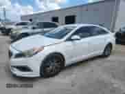 2017 Hyundai Sonata 2.4L z VIN 5NPE24AF2HH552768, wystawiony jako Copart lot #65647085 z przebiegiem 83 321 mil mil oraz Szkoda całkowita • Salvage title. Historia ofert i sprzedaży dostępna na DreamBid. Obrazek 1.