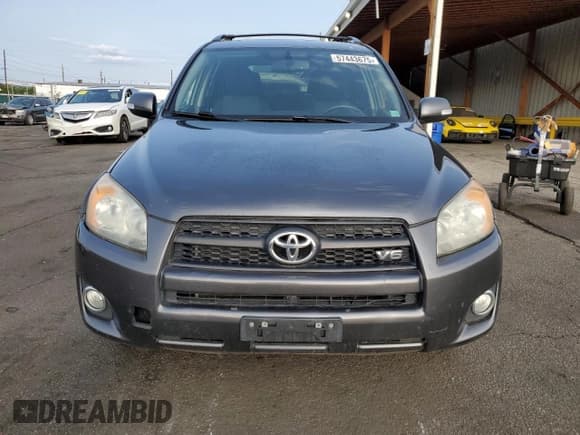 ✅ 2011 Toyota RAV4 Sport • VIN: JTMRK4DV7B5105641 • Lot: 57443675. Wystawiony na Copart z przebiegiem 79 798 mil. Bezpłatny archiwum sprzedaży aukcyjnych z USA i szczegółowy raport historii pojazdu na DreamBid. Zdjęcie 5.