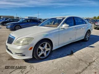 ✅ 2011 Mercedes-Benz S 550 • VIN: WDDNG7BB3BA375022 • Лот: 94326195. Опубликован ранее на Copart с пробегом 214 215 миль. Бесплатный доступ к архиву аукционных продаж из США и подробный отчёт об истории автомобиля на DreamBid. Изображение 1.