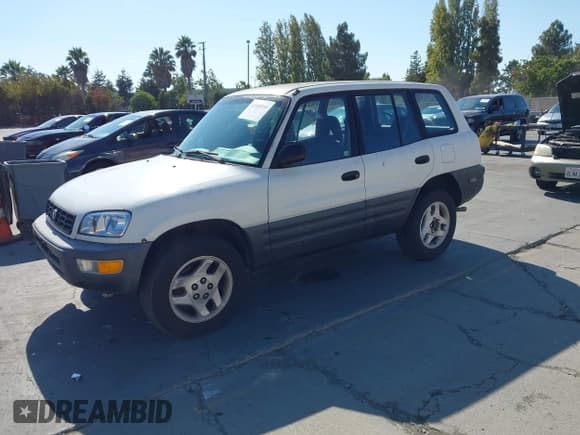✅ 1998 Toyota RAV4 • VIN: JT3GP10V5W7028005 • Lot: 43109289. Wystawiony na IAAI z przebiegiem 230 643 mil. Bezpłatny archiwum sprzedaży aukcyjnych z USA i szczegółowy raport historii pojazdu na DreamBid. Zdjęcie 2.