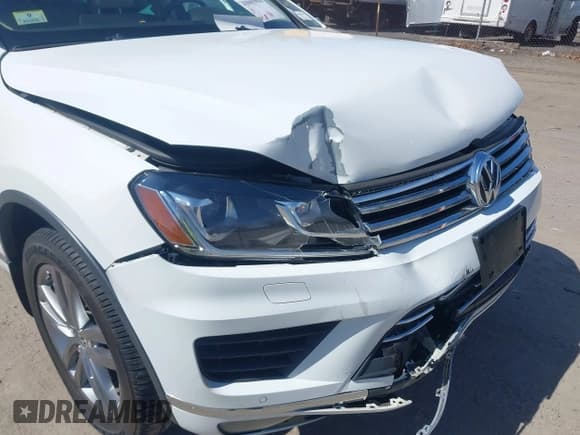 ✅ 2016 Volkswagen Touareg Lux • VIN: WVGEF9BP3GD004853 • Lot: 41905994. Listed on IAAI with 132,606 mi. Free auction sales archive from the USA and detailed vehicle history report at DreamBid. Image 6.