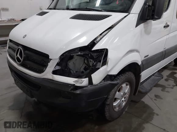 ✅ 2012 Mercedes-Benz Sprinter Passenger • VIN: WDZPE7CC2C5660966 • Lot: 43720741. Wystawiony na IAAI z przebiegiem 236 080 mil. Bezpłatny archiwum sprzedaży aukcyjnych z USA i szczegółowy raport historii pojazdu na DreamBid. Zdjęcie 6.