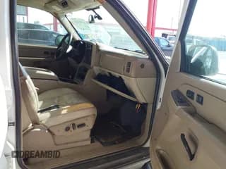 ✅ 2004 Chevrolet Suburban Z71 • VIN: 3GNFK16Z14G174393 • Лот: 41934826. Опубликован ранее на IAAI с пробегом 255 578 миль. Бесплатный доступ к архиву аукционных продаж из США и подробный отчёт об истории автомобиля на DreamBid. Изображение 5.