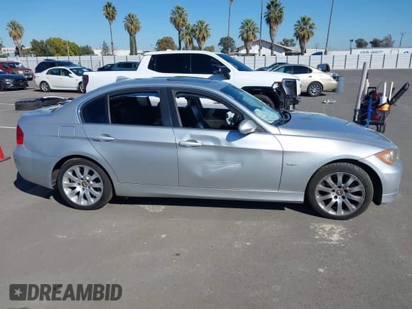 ✅ 2006 BMW 3 Series 330i • VIN: WBAVB33586KR77356 • Lot: 43565464. Wystawiony na IAAI z przebiegiem Nie podano. Bezpłatny archiwum sprzedaży aukcyjnych z USA i szczegółowy raport historii pojazdu na DreamBid. Zdjęcie 12.