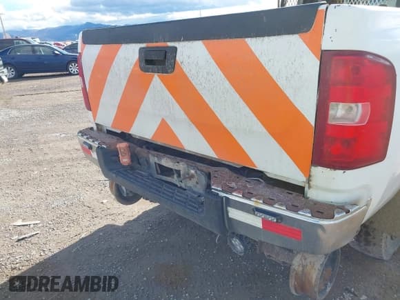 ✅ 2010 Chevrolet Silverado 3500HD • VIN: 1GC4KZBG5AF122782 • Lot: 43437333. Listed on IAAI with 311,710 mi. Free auction sales archive from the USA and detailed vehicle history report at DreamBid. Image 19.