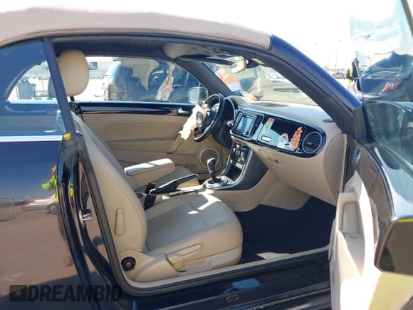 ✅ 2019 Volkswagen Beetle S • VIN: 3VW5DAAT9KM512684 • Lot: 43470153. Wystawiony na IAAI z przebiegiem 63 235 mil. Bezpłatny archiwum sprzedaży aukcyjnych z USA i szczegółowy raport historii pojazdu na DreamBid. Zdjęcie 5.