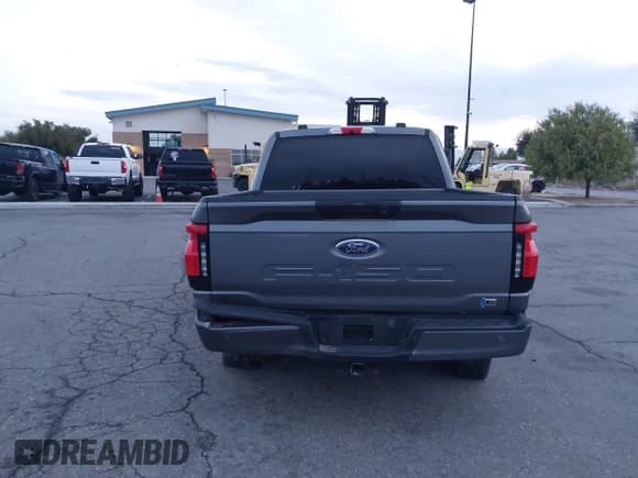 ✅ 2023 Ford F-150 Lightning Pro • VIN: 1FTVW1EL8PWG48559 • Лот: 41566599. Опубликован ранее на IAAI с пробегом 8 830 миль. Бесплатный доступ к архиву аукционных продаж из США и подробный отчёт об истории автомобиля на DreamBid. Изображение 16.