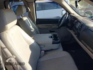 ✅ 2009 Chevrolet Silverado 1500 LT • VIN: 1GCEK29J59Z269174 • Lot: 43498616. Wystawiony na IAAI z przebiegiem 196 894 mil. Bezpłatny archiwum sprzedaży aukcyjnych z USA i szczegółowy raport historii pojazdu na DreamBid. Zdjęcie 5.