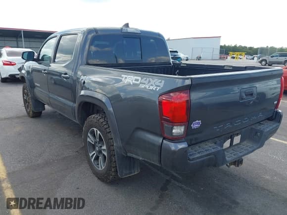 ✅ 2019 Toyota Tacoma SR5 • VIN: 3TMCZ5AN2KM200775 • Lot: 43194175. Wystawiony na IAAI z przebiegiem 97 563 mil. Bezpłatny archiwum sprzedaży aukcyjnych z USA i szczegółowy raport historii pojazdu na DreamBid. Zdjęcie 3.