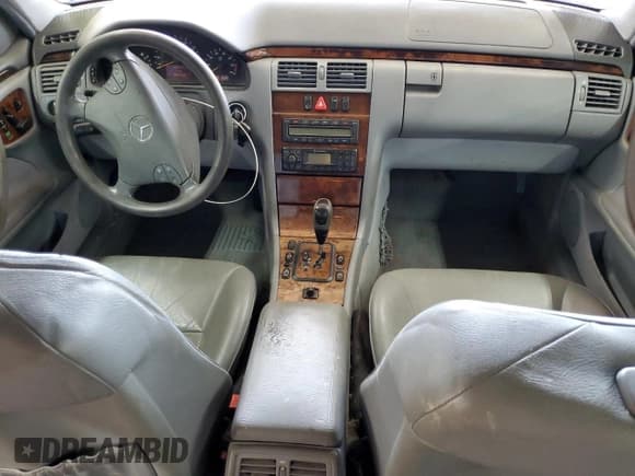 ✅ 2002 Mercedes-Benz E 320 • VIN: WDBJH65J92B422100 • Lot: 81748135. Wystawiony na Copart z przebiegiem 260 588 mil. Bezpłatny archiwum sprzedaży aukcyjnych z USA i szczegółowy raport historii pojazdu na DreamBid. Zdjęcie 8.