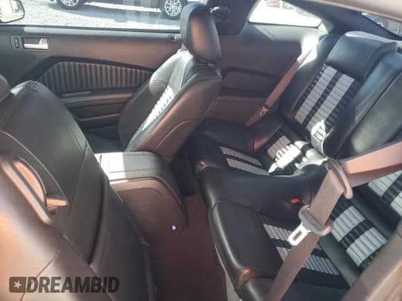 ✅ 2010 Ford Mustang GT500 • VIN: 1ZVBP8JS1A5105926 • Лот: 77398504. Опубликован ранее на Copart с пробегом 63 699 миль. Бесплатный доступ к архиву аукционных продаж из США и подробный отчёт об истории автомобиля на DreamBid. Изображение 11.