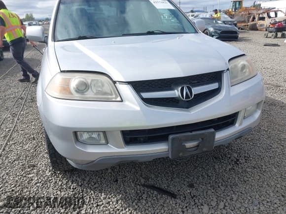 ✅ 2005 Acura MDX Touring • VIN: 2HNYD18855H521669 • Lot: 42571823. Listed on IAAI with 326,146 mi. Free auction sales archive from the USA and detailed vehicle history report at DreamBid. Image 6.