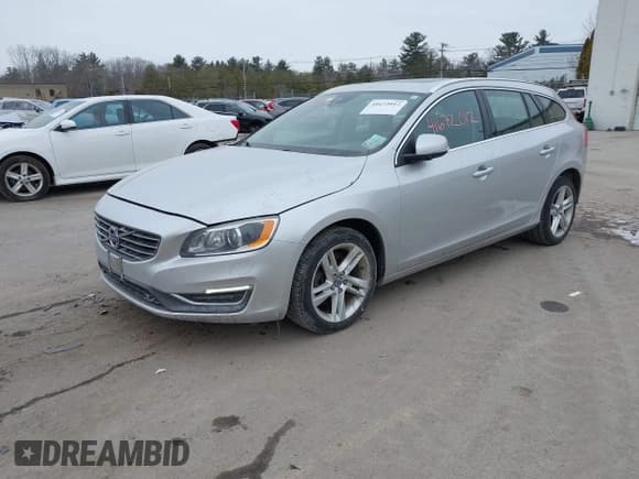 ✅ 2015 Volvo V60 T5 Drive-E Platinum • VIN: YV126MED4F1206414 • Lot: 41672012. Listed on IAAI with 180,924 mi. Free auction sales archive from the USA and detailed vehicle history report at DreamBid. Image 2.