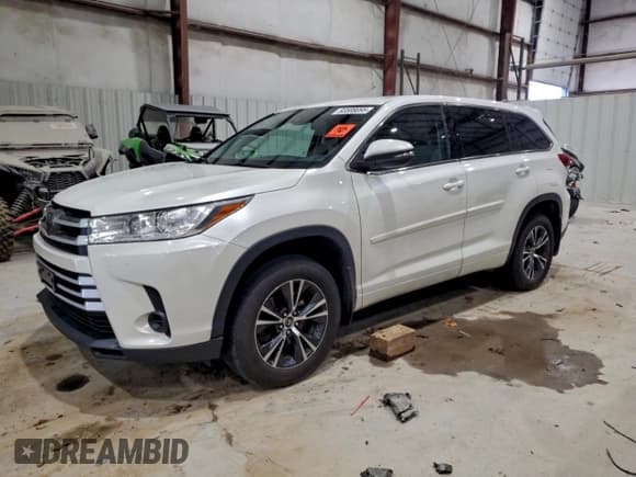 ✅ 2018 Toyota Highlander LE Plus • VIN: 5TDBZRFH3JS856021 • Lot: 93599095. Wystawiony na Copart z przebiegiem 131 885 mil. Bezpłatny archiwum sprzedaży aukcyjnych z USA i szczegółowy raport historii pojazdu na DreamBid. Zdjęcie 1.