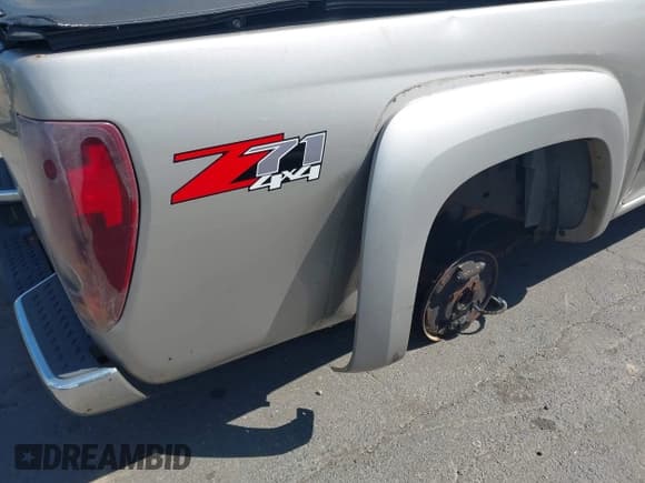 ✅ 2004 Chevrolet Colorado 1SE LS Z71 • VIN: 1GCDT136148133372 • Лот: 42630770. Опубликован ранее на IAAI с пробегом 109 636 миль. Бесплатный доступ к архиву аукционных продаж из США и подробный отчёт об истории автомобиля на DreamBid. Изображение 6.