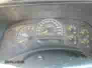 ✅ 2006 Chevrolet Silverado 1500 LS • VIN: 2GCEK19B261101225 • Lot: 70333244. Wystawiony na Copart z przebiegiem 214 034 mil mil. Skorzystaj z bezpłatnego archiwum sprzedaży aukcyjnych z USA i zobacz szczegółowy raport historii pojazdu na DreamBid. Zdjęcie 9.