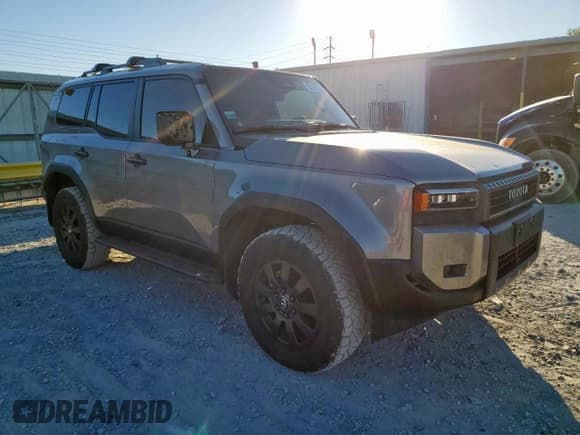 ✅ 2025 Toyota Land Cruiser 1958 Edition • VIN: JTEABFAJ2SK044321 • Lot: 92323315. Wystawiony na Copart z przebiegiem 6 524 mil. Bezpłatny archiwum sprzedaży aukcyjnych z USA i szczegółowy raport historii pojazdu na DreamBid. Zdjęcie 4.