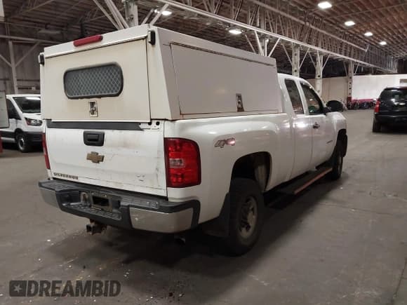 ✅ 2009 Chevrolet Silverado 2500HD Work Truck • VIN: 1GCHK49K19E133164 • Лот: 43423369. Опубликован ранее на IAAI с пробегом 304 182 миль. Бесплатный доступ к архиву аукционных продаж из США и подробный отчёт об истории автомобиля на DreamBid. Изображение 4.