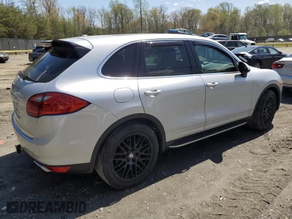 ✅ 2014 Porsche Cayenne S • VIN: WP1AB2A21ELA56799 • Lot: 52091725. Listed on Copart with 192,127 mi. Free auction sales archive from the USA and detailed vehicle history report at DreamBid. Image 3.