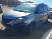 ✅ 2015 Toyota Sienna SE • VIN: 5TDXK3DC7FS636838 • Lot: 43485678. Wystawiony na IAAI z przebiegiem 168 485 mil. Bezpłatny archiwum sprzedaży aukcyjnych z USA i szczegółowy raport historii pojazdu na DreamBid. Zdjęcie 18.