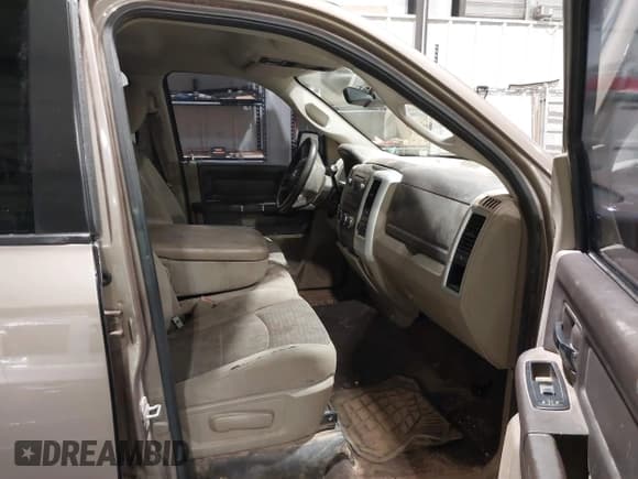 ✅ 2010 Dodge 1500 TRX • VIN: 1D7RV1GT8AS231643 • Lot: 41912525. Wystawiony na IAAI z przebiegiem 273 114 mil. Bezpłatny archiwum sprzedaży aukcyjnych z USA i szczegółowy raport historii pojazdu na DreamBid. Zdjęcie 5.