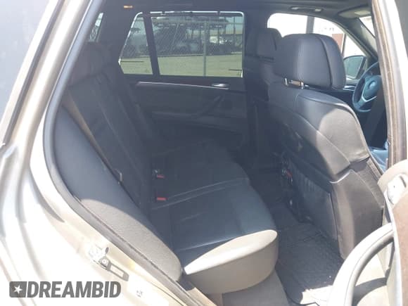 ✅ 2008 BMW X5 3.0si • VIN: 5UXFE43528L025114 • Lot: 42597677. Wystawiony na IAAI z przebiegiem 111 498 mil. Bezpłatny archiwum sprzedaży aukcyjnych z USA i szczegółowy raport historii pojazdu na DreamBid. Zdjęcie 8.