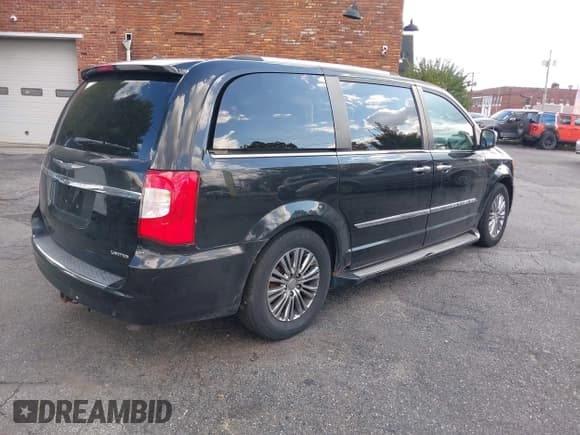 ✅ 2011 Chrysler Town & Country Limited • VIN: 2A4RR6DG9BR611543 • Lot: 43534489. Wystawiony na IAAI z przebiegiem 215 025 mil. Bezpłatny archiwum sprzedaży aukcyjnych z USA i szczegółowy raport historii pojazdu na DreamBid. Zdjęcie 4.