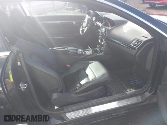 ✅ 2015 Mercedes-Benz E 400 • VIN: WDDKJ6HB5FF305519 • Lot: 43696240. Wystawiony na IAAI z przebiegiem Nie podano. Bezpłatny archiwum sprzedaży aukcyjnych z USA i szczegółowy raport historii pojazdu na DreamBid. Zdjęcie 5.