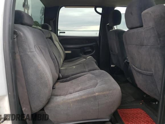 ✅ 2001 Chevrolet Silverado 2500HD LS • VIN: 1GCHK23U11F162998 • Lot: 82831614. Wystawiony na Copart z przebiegiem 300 425 mil. Bezpłatny archiwum sprzedaży aukcyjnych z USA i szczegółowy raport historii pojazdu na DreamBid. Zdjęcie 11.