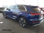 ✅ 2021 Audi e-tron Premium Plus • VIN: WA1LAAGE4MB038563 • Lot: 42422063. Wystawiony na IAAI z przebiegiem 31 645 mil. Bezpłatny archiwum sprzedaży aukcyjnych z USA i szczegółowy raport historii pojazdu na DreamBid. Zdjęcie 3.
