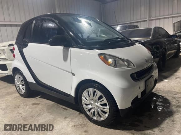 ✅ 2012 Smart fortwo Pure • VIN: WMEEJ3BA5CK540092 • Lot: 51878135. Wystawiony na Copart z przebiegiem 59 356 mil. Bezpłatny archiwum sprzedaży aukcyjnych z USA i szczegółowy raport historii pojazdu na DreamBid. Zdjęcie 1.