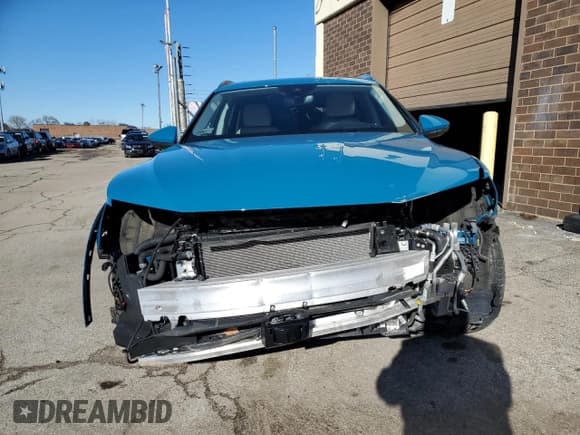 ✅ 2019 Audi e-tron Prestige • VIN: WA1VABGEXKB014425 • Lot: 40254593. Wystawiony na Copart z przebiegiem 27 730 mil. Bezpłatny archiwum sprzedaży aukcyjnych z USA i szczegółowy raport historii pojazdu na DreamBid. Zdjęcie 5.