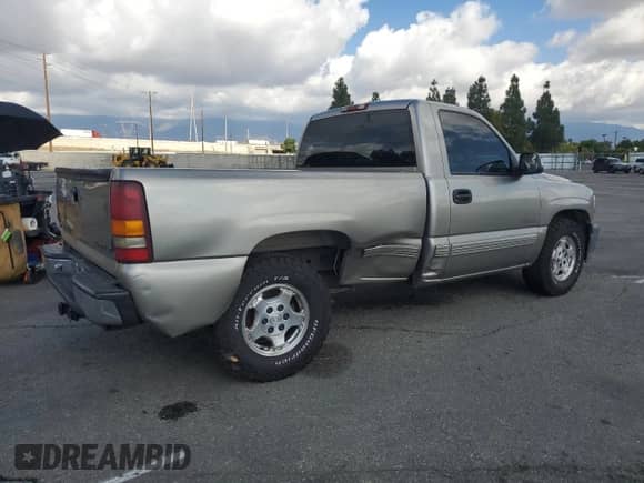 2000 Chevrolet Silverado 1500 LS with VIN 1GCEC14V0YZ367531, listed as a Copart auction lot 81924695 with 165,110 mi miles and Salvage title. Bid and sale history available at DreamBid. Image 3.