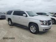 ✅ 2017 Chevrolet Suburban LT • VIN: 1GNSKHKC1HR270992 • Lot: 79939674. Wystawiony na Copart z przebiegiem 83 201 mil. Bezpłatny archiwum sprzedaży aukcyjnych z USA i szczegółowy raport historii pojazdu na DreamBid. Zdjęcie 4.