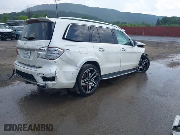 ✅ 2015 Mercedes-Benz GL 550 • VIN: 4JGDF7DE4FA555627 • Лот: 42592068. Опубликован ранее на IAAI с пробегом 153 965 миль. Бесплатный доступ к архиву аукционных продаж из США и подробный отчёт об истории автомобиля на DreamBid. Изображение 4.