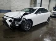 ✅ 2025 Lexus ES 300h Ultra Luxury • VIN: 58AFA1C11SU057633 • Лот: 47951135. Опубликован ранее на Copart с пробегом 5 639 миль. Бесплатный доступ к архиву аукционных продаж из США и подробный отчёт об истории автомобиля на DreamBid. Изображение 1.