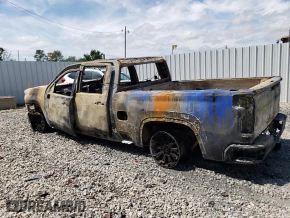 ✅ 2020 Chevrolet Silverado 2500HD Custom • VIN: 1GC4YME76LF336003 • Lot: 70910805. Wystawiony na Copart z przebiegiem Nie podano. Bezpłatny archiwum sprzedaży aukcyjnych z USA i szczegółowy raport historii pojazdu na DreamBid. Zdjęcie 2.