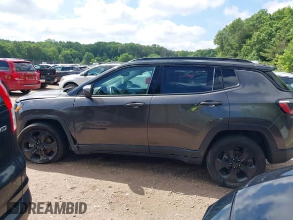 ✅ 2019 Jeep Compass Latitude • VIN: 3C4NJDBB3KT638113 • Lot: 42510167. Listed on IAAI with 69,034 mi. Free auction sales archive from the USA and detailed vehicle history report at DreamBid. Image 14.