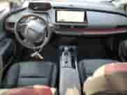 2024 Toyota Prius SE z VIN JTDACACU9R3015673, wystawiony jako Copart lot #81880685 z przebiegiem 37 948 mil mil oraz Szkoda całkowita • Salvage title. Historia ofert i sprzedaży dostępna na DreamBid. Obrazek 8.