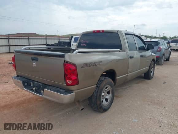 2007 Dodge 1500 ST z VIN 1D7HA18K07J583823, wystawiony jako IAAI lot #42860126 z przebiegiem 188 250 mil mil oraz . Historia ofert i sprzedaży dostępna na DreamBid. Obrazek 4.