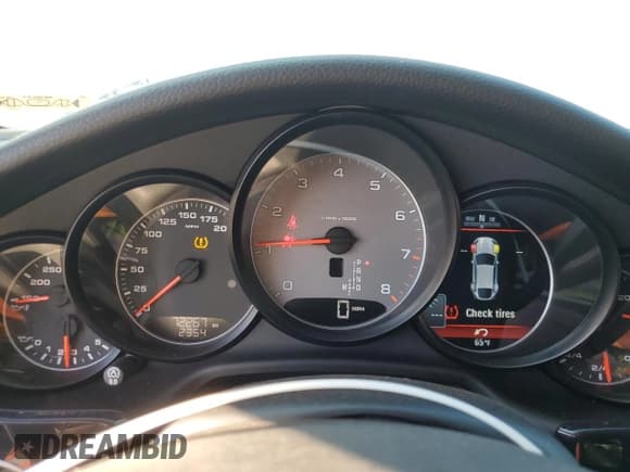 ✅ 2016 Porsche Panamera 4S • VIN: WP0AB2A75GL050617 • Lot: 85482644. Wystawiony na Copart z przebiegiem 72 267 mil. Bezpłatny archiwum sprzedaży aukcyjnych z USA i szczegółowy raport historii pojazdu na DreamBid. Zdjęcie 9.