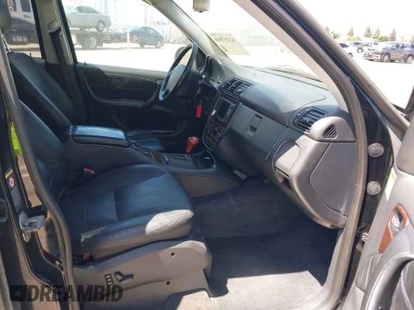 ✅ 2000 Mercedes-Benz M 320/430/500 • VIN: 4JGAB72E0YA203293 • Лот: 42257048. Опубликован ранее на IAAI с пробегом 274 082 миль. Бесплатный доступ к архиву аукционных продаж из США и подробный отчёт об истории автомобиля на DreamBid. Изображение 5.