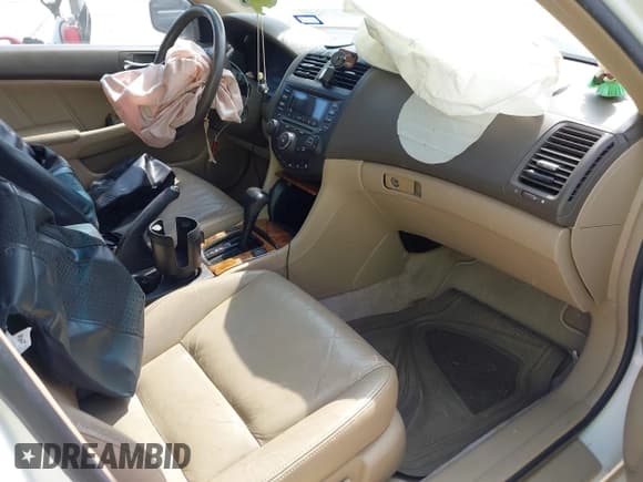 ✅ 2004 Honda Accord EX • VIN: 1HGCM66504A043181 • Lot: 43040458. Listed on IAAI with 140,037 mi. Free auction sales archive from the USA and detailed vehicle history report at DreamBid. Image 5.