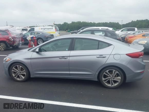 ✅ 2017 Hyundai Elantra SE • VIN: 5NPD84LF5HH020664 • Lot: 42936498. Listed on IAAI with 184,949 mi. Free auction sales archive from the USA and detailed vehicle history report at DreamBid. Image 14.