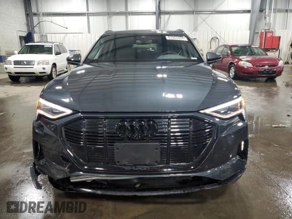 ✅ 2022 Audi e-tron Premium Plus • VIN: WA1LAAGE2NB009791 • Лот: 83365324. Опубликован ранее на Copart с пробегом 23 763 миль. Бесплатный доступ к архиву аукционных продаж из США и подробный отчёт об истории автомобиля на DreamBid. Изображение 5.