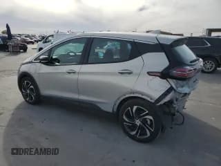 ✅ 2023 Chevrolet Bolt EV 2LT • VIN: 1G1FX6S03P4160651 • Lot: 84550784. Wystawiony na Copart z przebiegiem 8 239 mil. Bezpłatny archiwum sprzedaży aukcyjnych z USA i szczegółowy raport historii pojazdu na DreamBid. Zdjęcie 2.